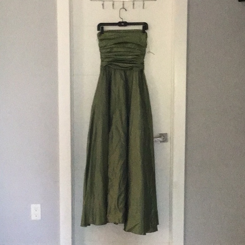 Woman strapless dress